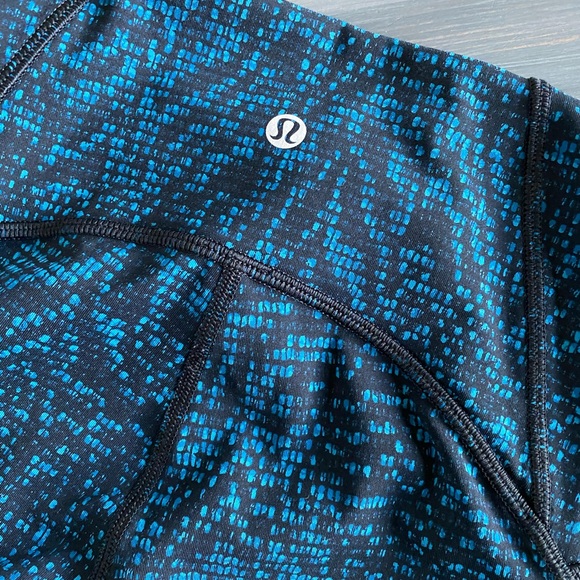 Lululemon Train Times Crop (17") Size 2 - Picture 11 of 14